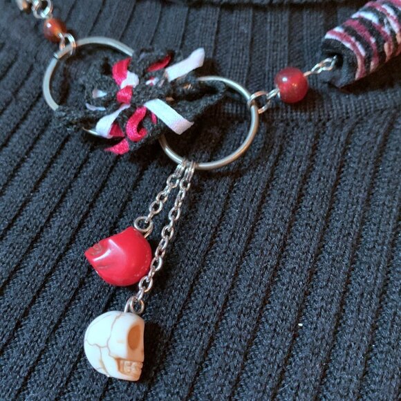 3x35$ 💀 Handmade - Skull short necklace ruban bead fabric - black white red - Picture 7 of 10